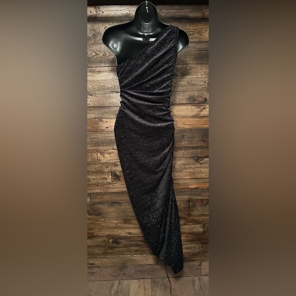 Dress by Gibson Latimer - Picture 7 of 9